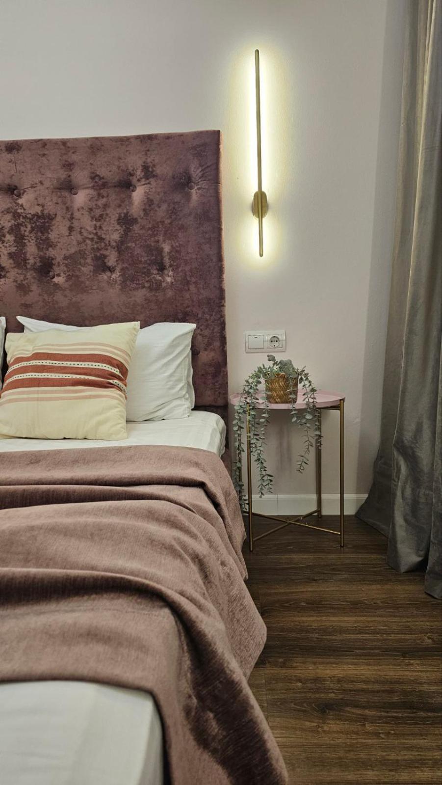 Soft Pink Apartment Mukacheve Exterior photo