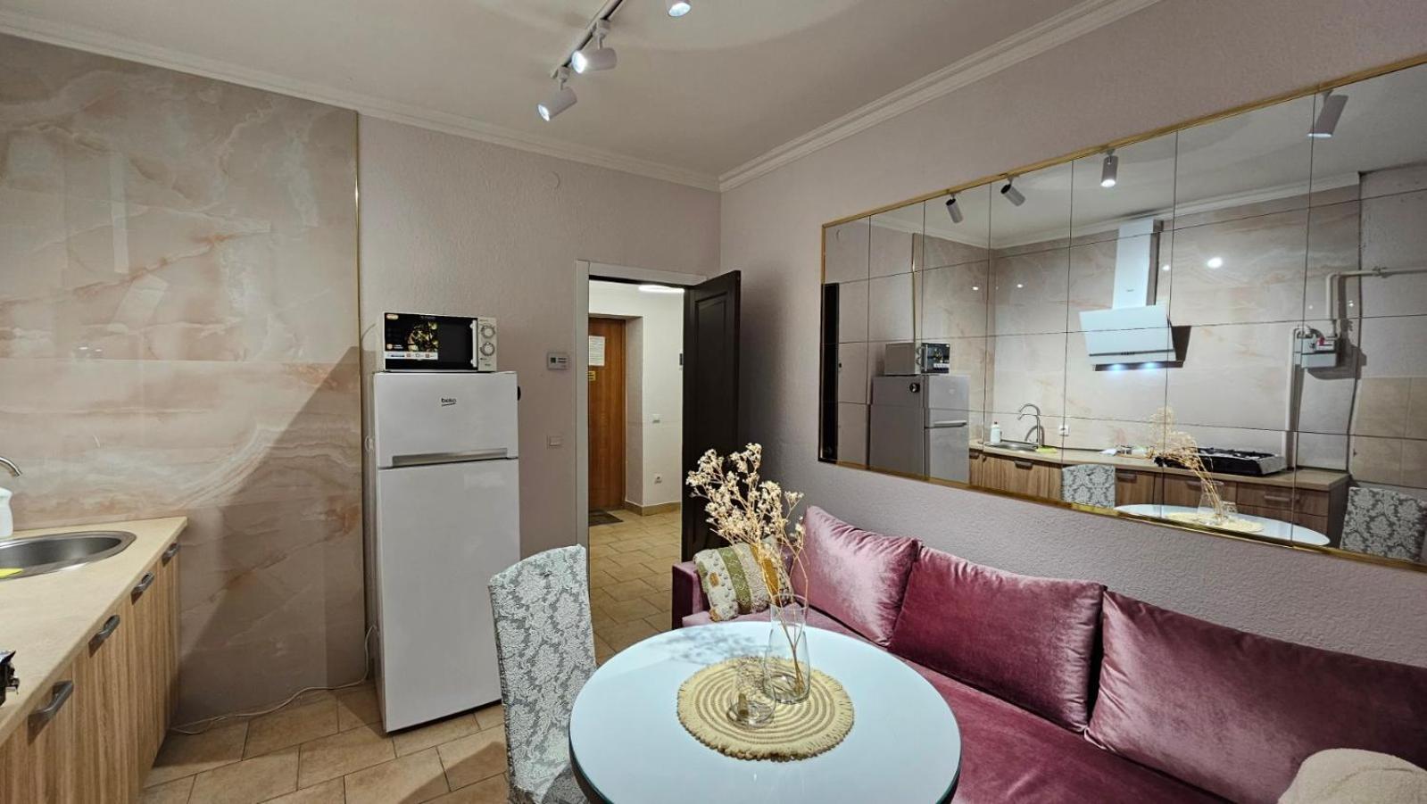 Soft Pink Apartment Mukacheve Exterior photo