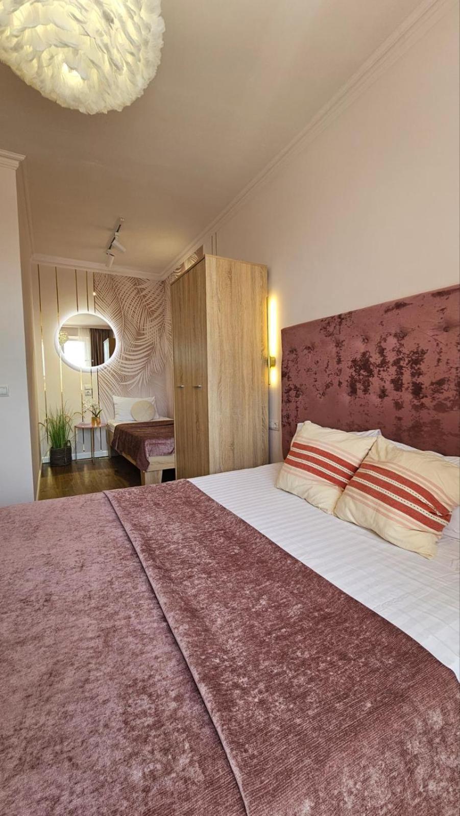 Soft Pink Apartment Mukacheve Exterior photo