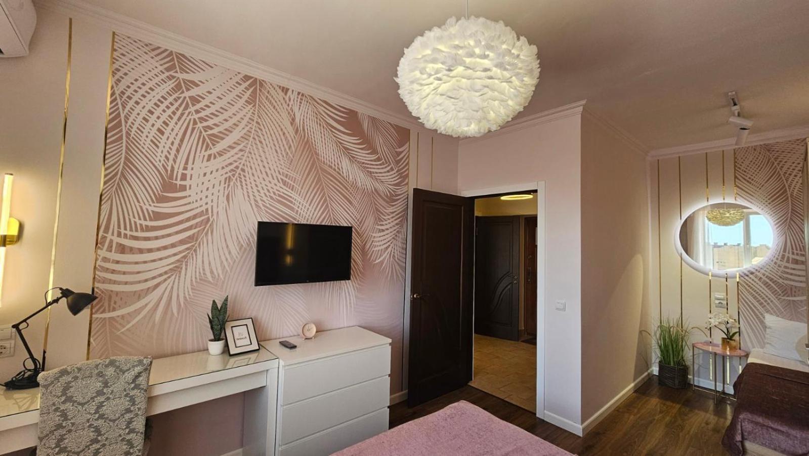 Soft Pink Apartment Mukacheve Exterior photo